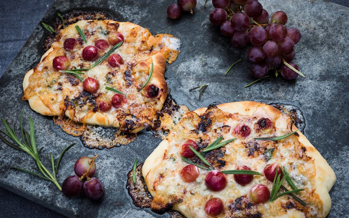 erklære zoom overskud Pizza bianco med gorgonzola, vindruvor och honung | Falbygdens Ost
