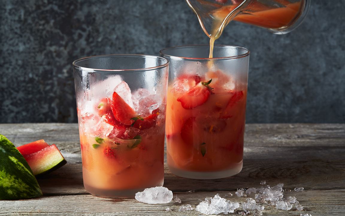Juice med vattenmelon, jordgubbar och grape