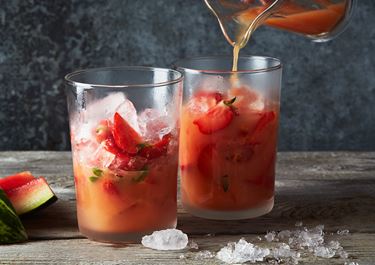 Juice med vattenmelon, jordgubbar och grape
