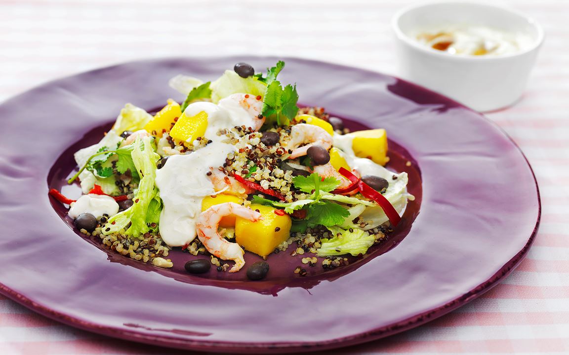 Sallad quinoa tricolore med mango och räkor