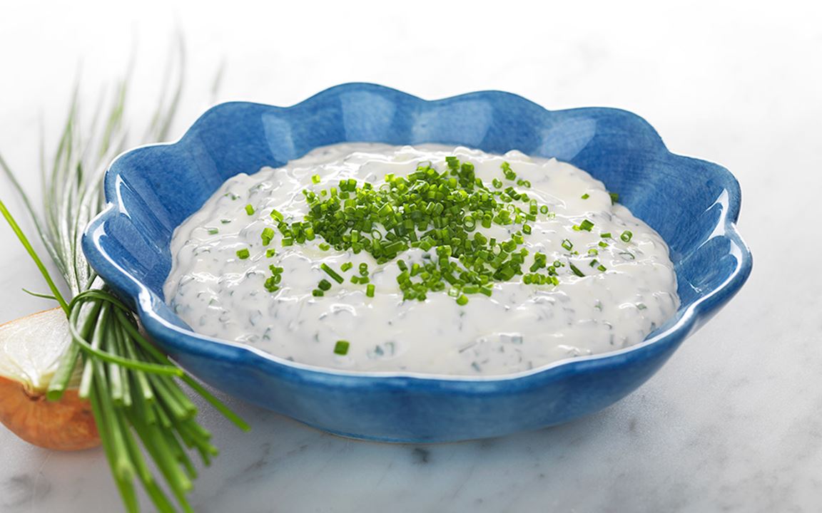Gräddfilssås med vitlök och gräslök