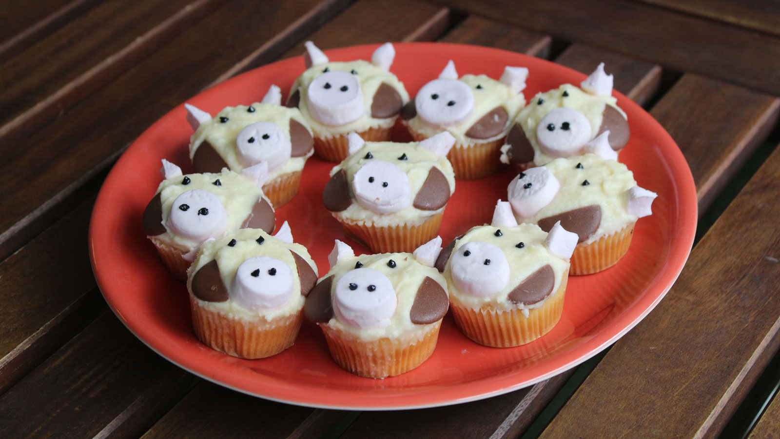 Easy cake recipes for kids for your next kitchen adventure | Arla UK