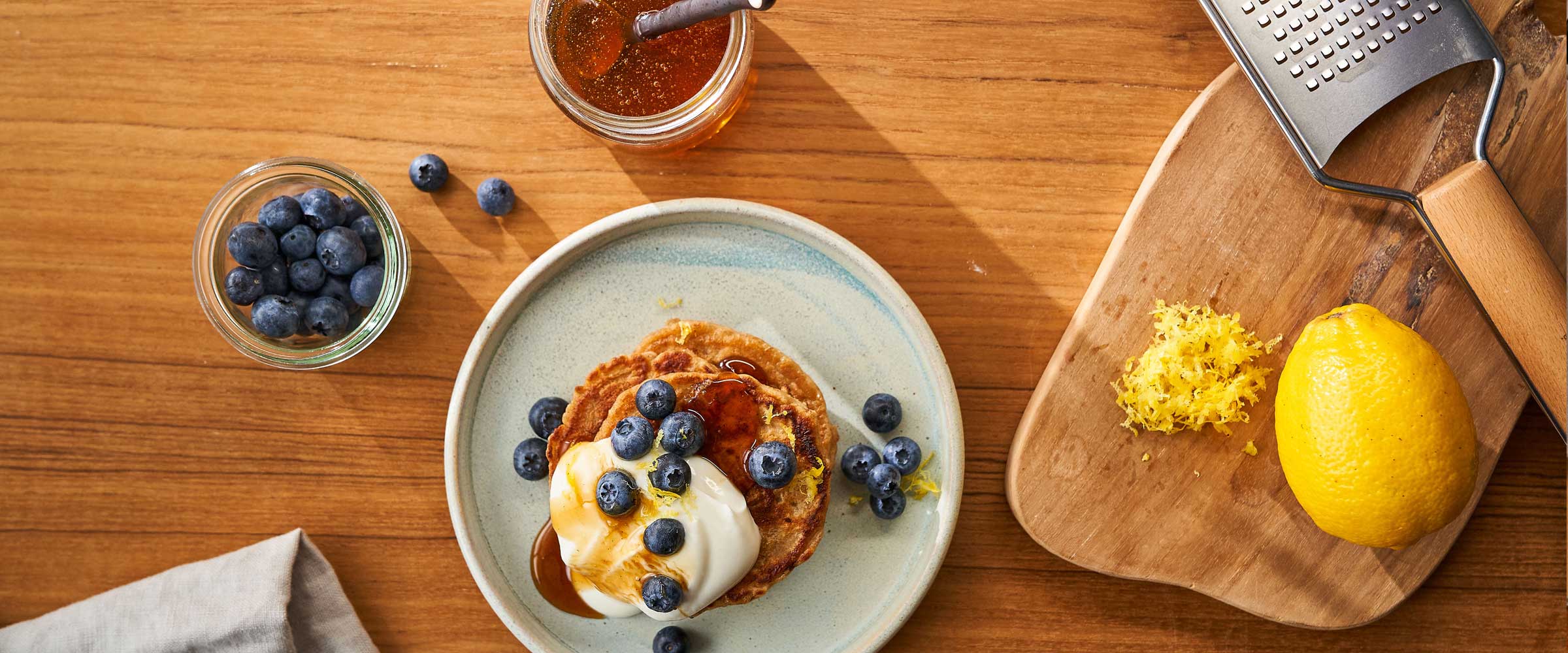 Fluffy oat pancakes with Skyr Creamy and blueberries Recipe Arla UK