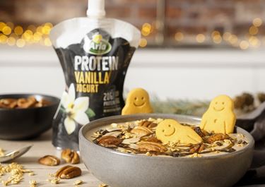 Festive Gingerbread Protein Smoothie Bowl