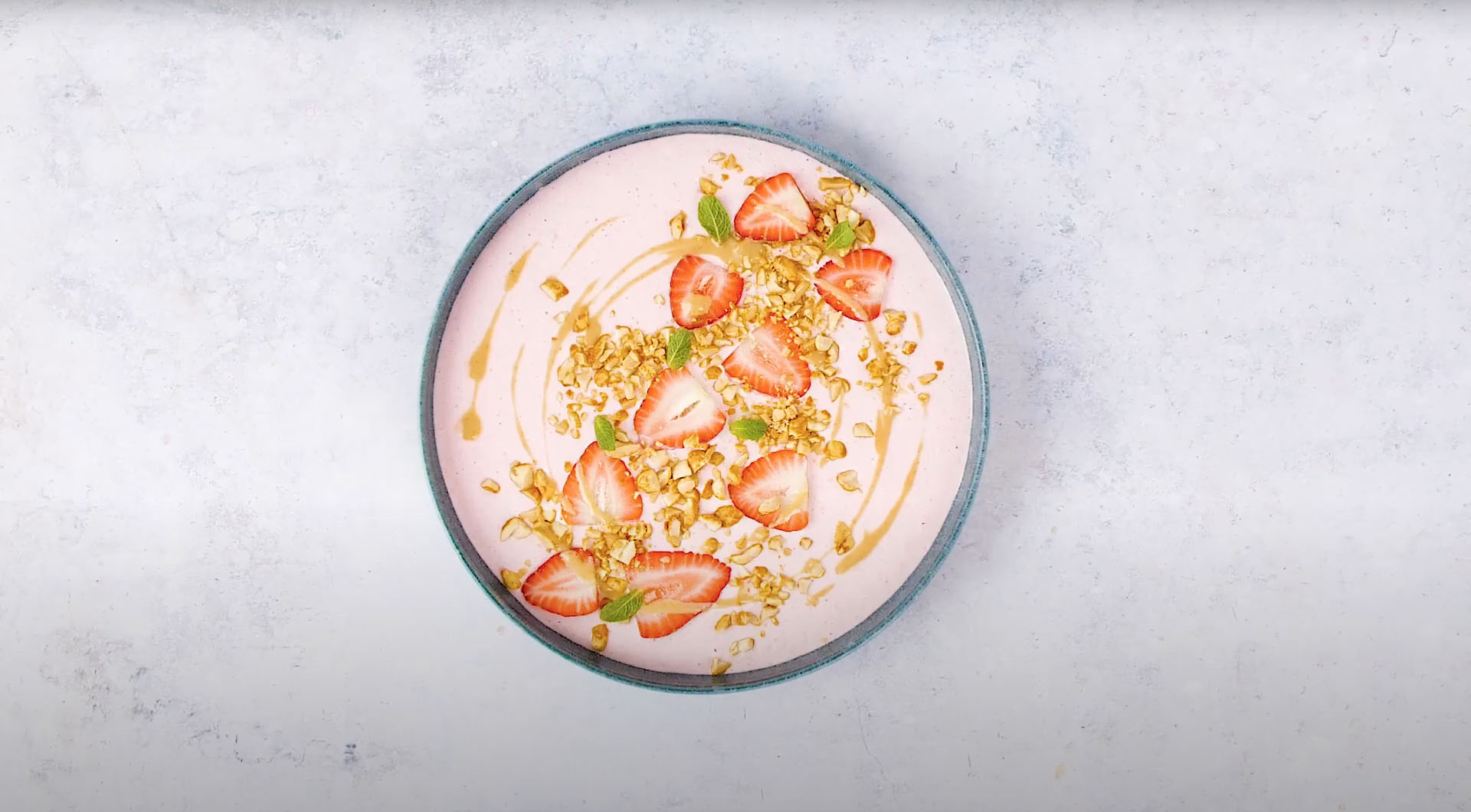 A collection of delicious smoothie bowl recipes | Arla UK
