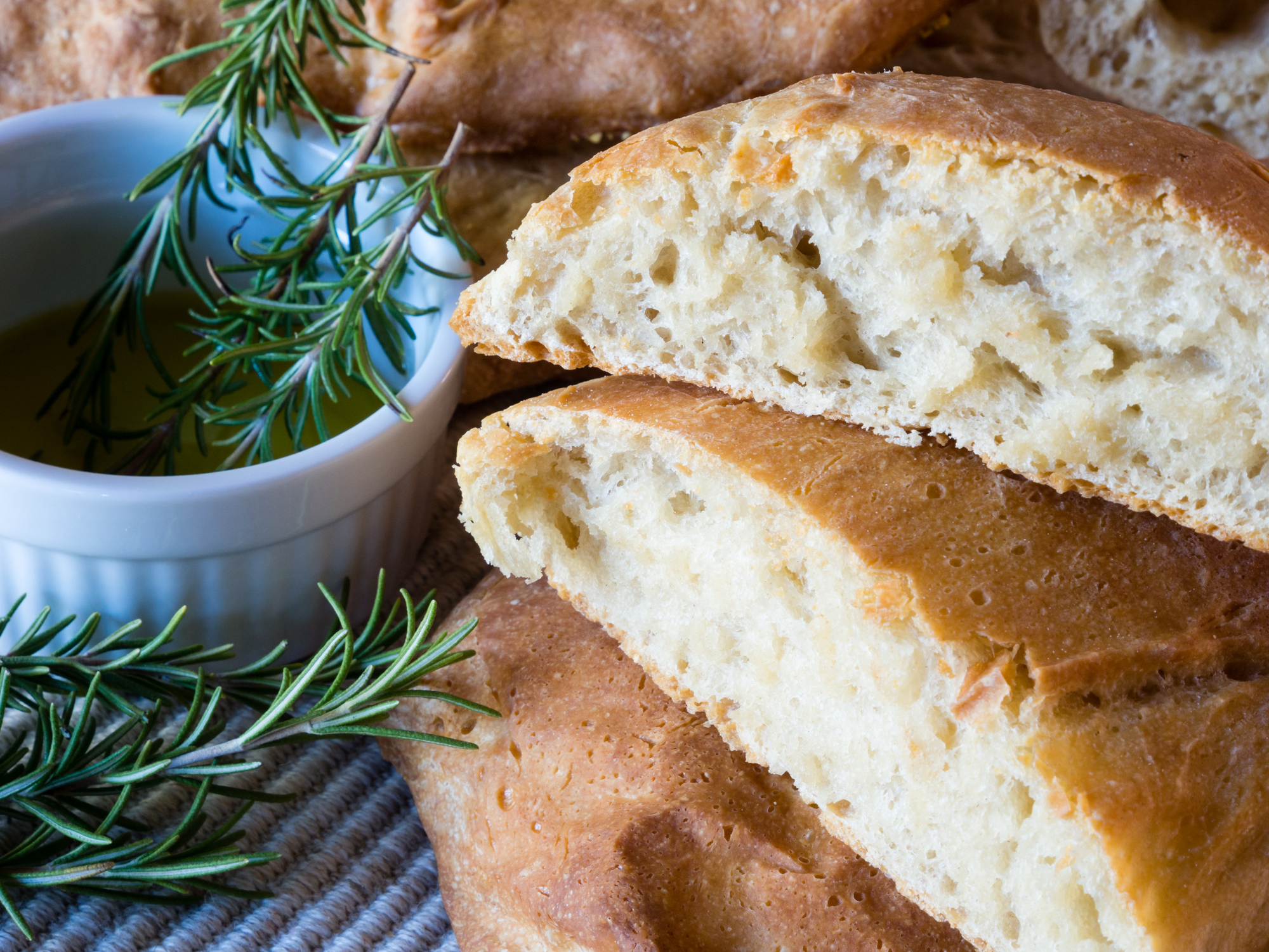 Roasted Garlic And Rosemary Bread - Recipe | Arla UK