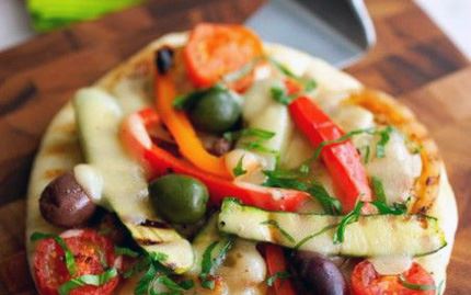 Cheesy Snackbread with Grilled Vegetables