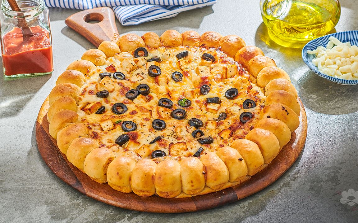 Cheese & Olive Pizza