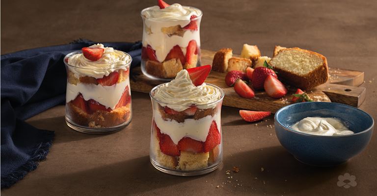 Strawberry shortcake trifle 