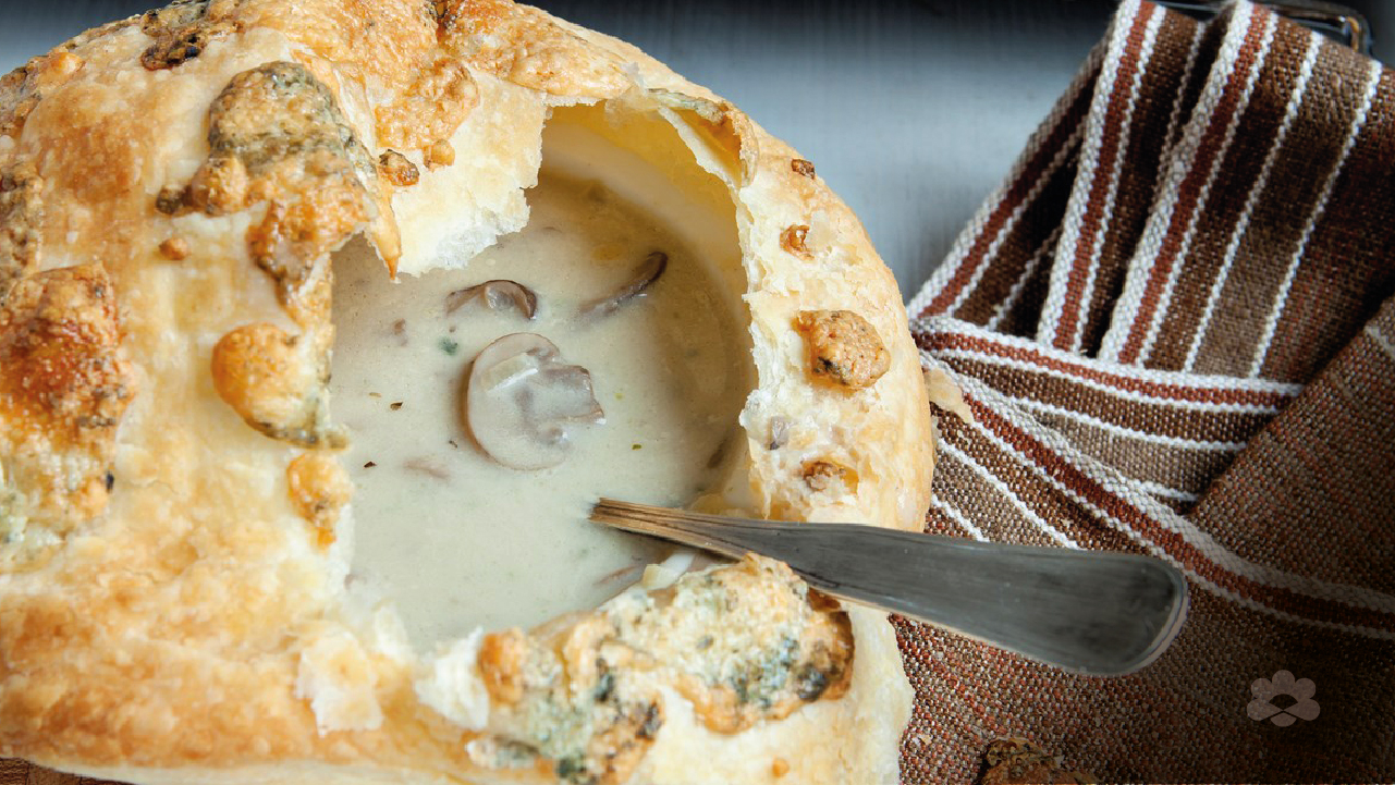 Mushroom soup with puff pastry lid 