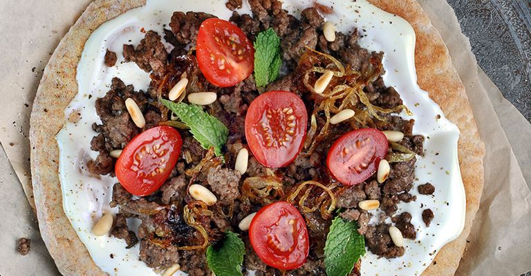 Arabic bread with cream cheese, minced meat, caramelized onions, tomatoes and mint
