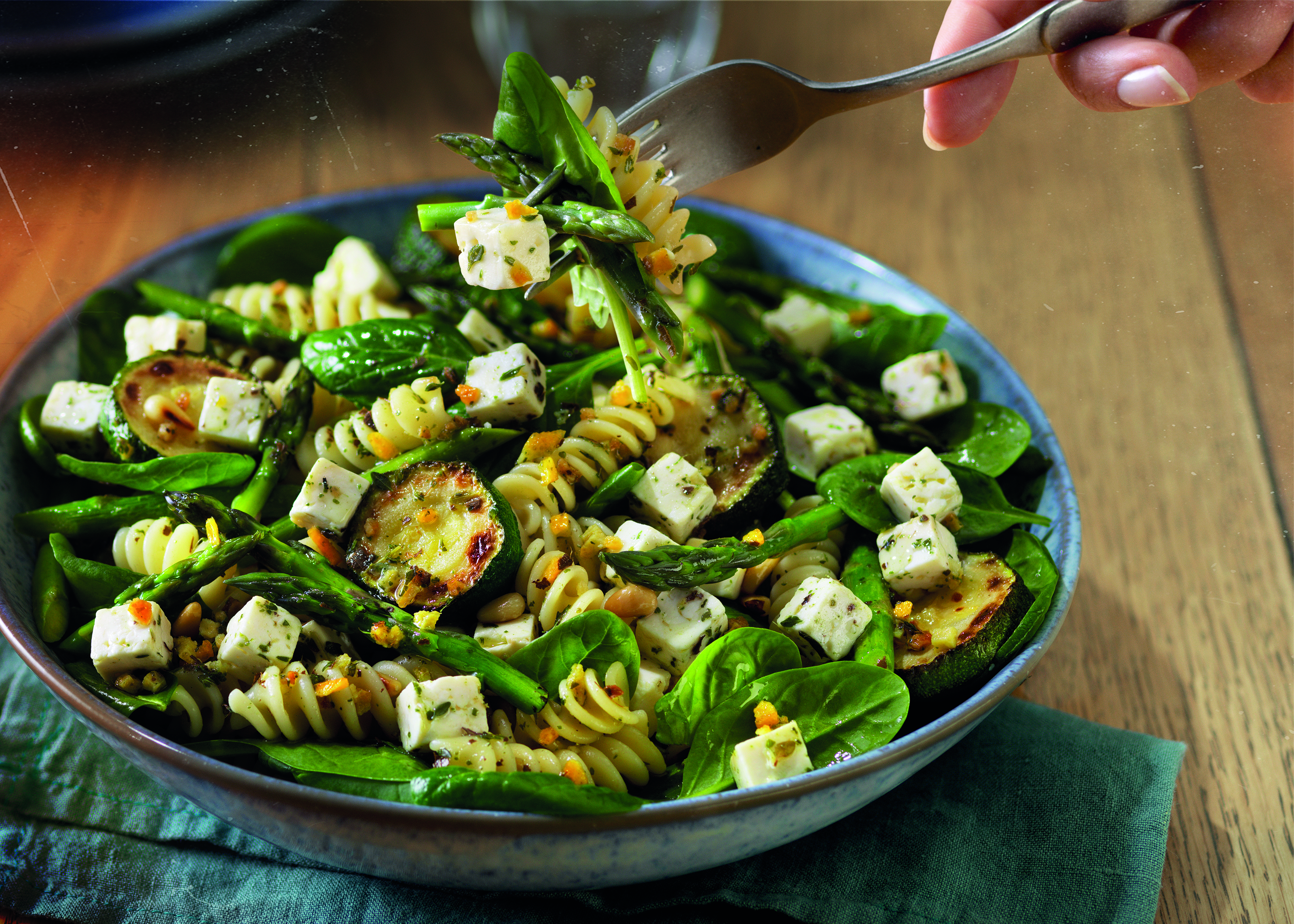 Courgette, Spinach and Asparagus Pasta Salad With Apetina® Apetina
