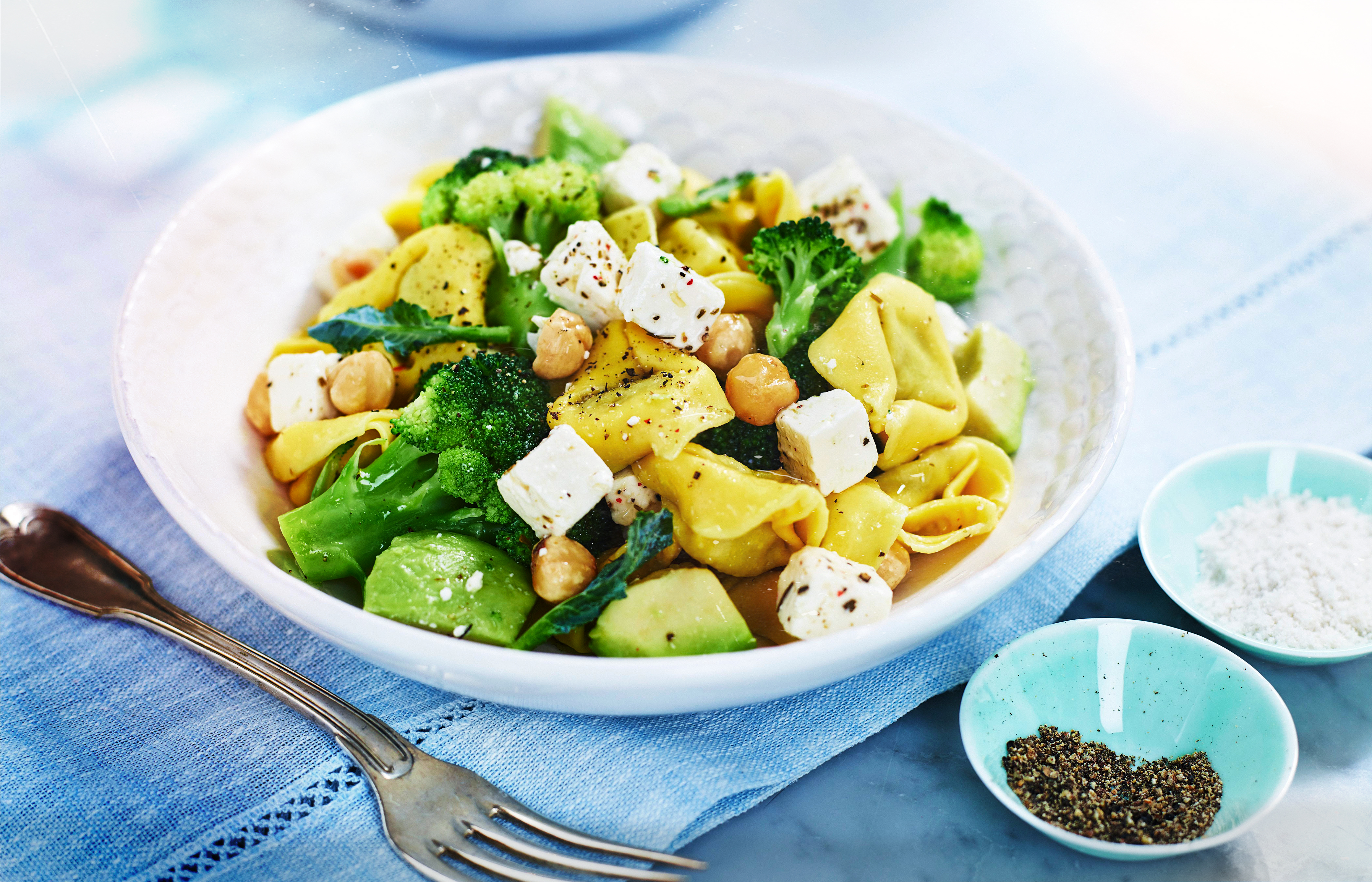 Tortellini met kaas, broccoli en avocado Apetina