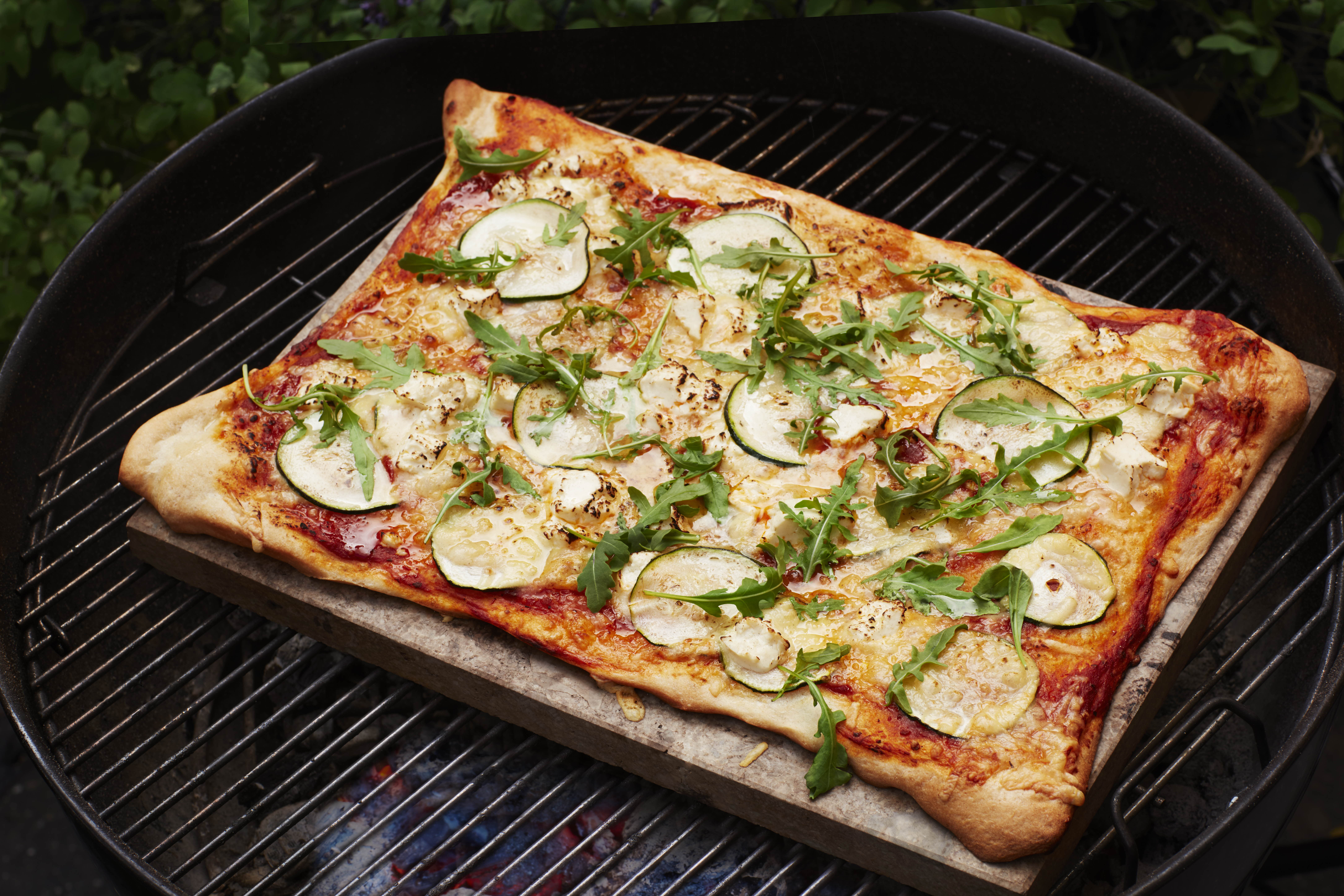Grillattu pizza salaattijuusto ja rucola - Ohje ja resepti - Arla