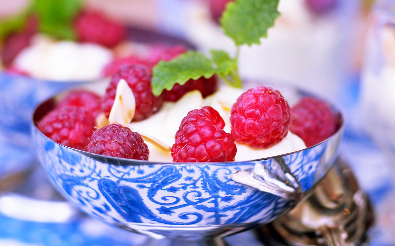 Valkosuklaa-sitruunamousse