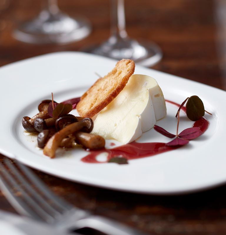 Double Cream Brie, beech mushrooms, croutons and syrup