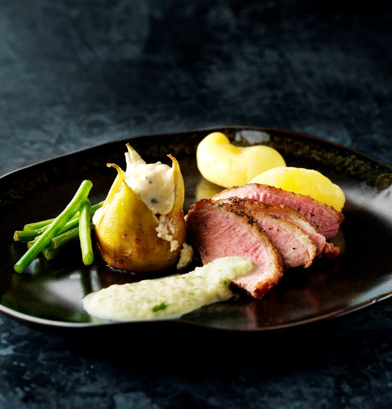 Duck breast with baked figs and apple crème