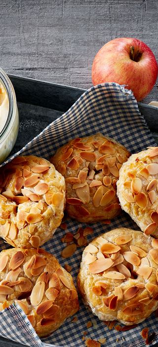 Mini apple pies with ginger and salt caramel