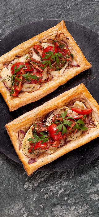 Onion tart with Castello Double Creamy Brie and fresh tomatoes 