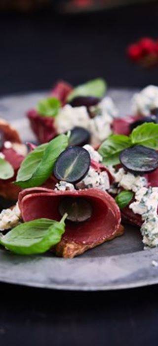 Pastrami Crackers With Blue Cheese