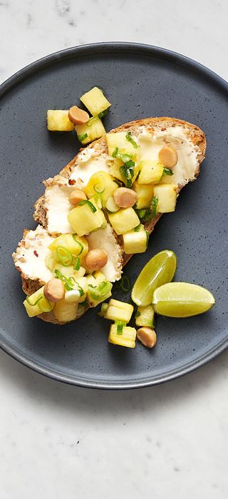 TROPICAL TOAST WITH PINEAPPLE CREAM CHEESE  