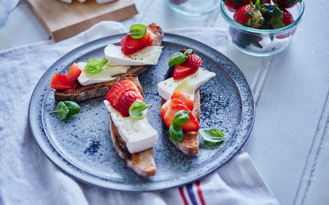 Bruschetta with Strawberries & Double Crème White 
