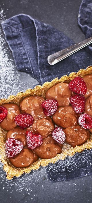 Chocolate tart with raspberries