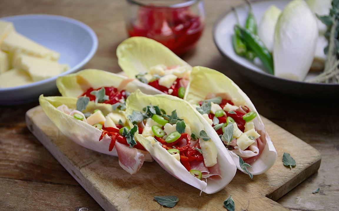 Endive with parma ham, grilled peppers and Havarti