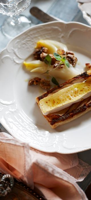Flaky pastry with brie and roasted walnuts