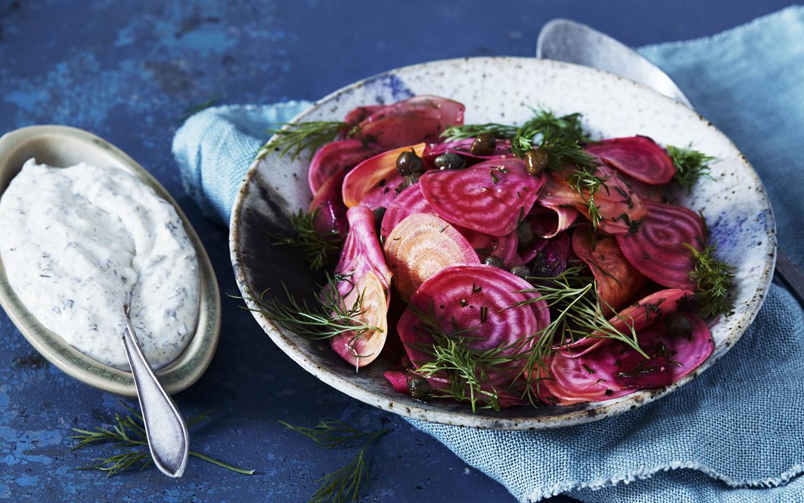 Salad with beetroot, apple and dill