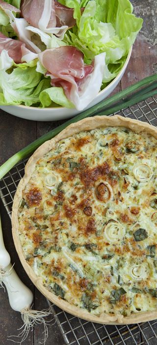 Tart with spring onions