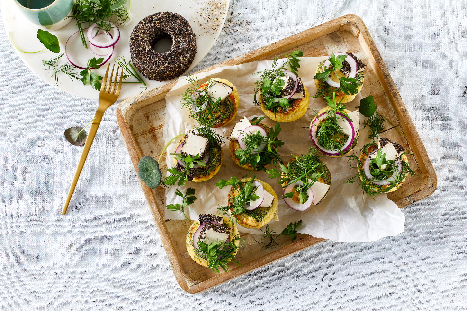 EIERMUFFINS MIT SCHWARZEM PFEFFER FRISCHKÄSE | Castello®️