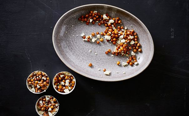 Geröstete Kichererbsen mit Danablu, Kakao und Zimt