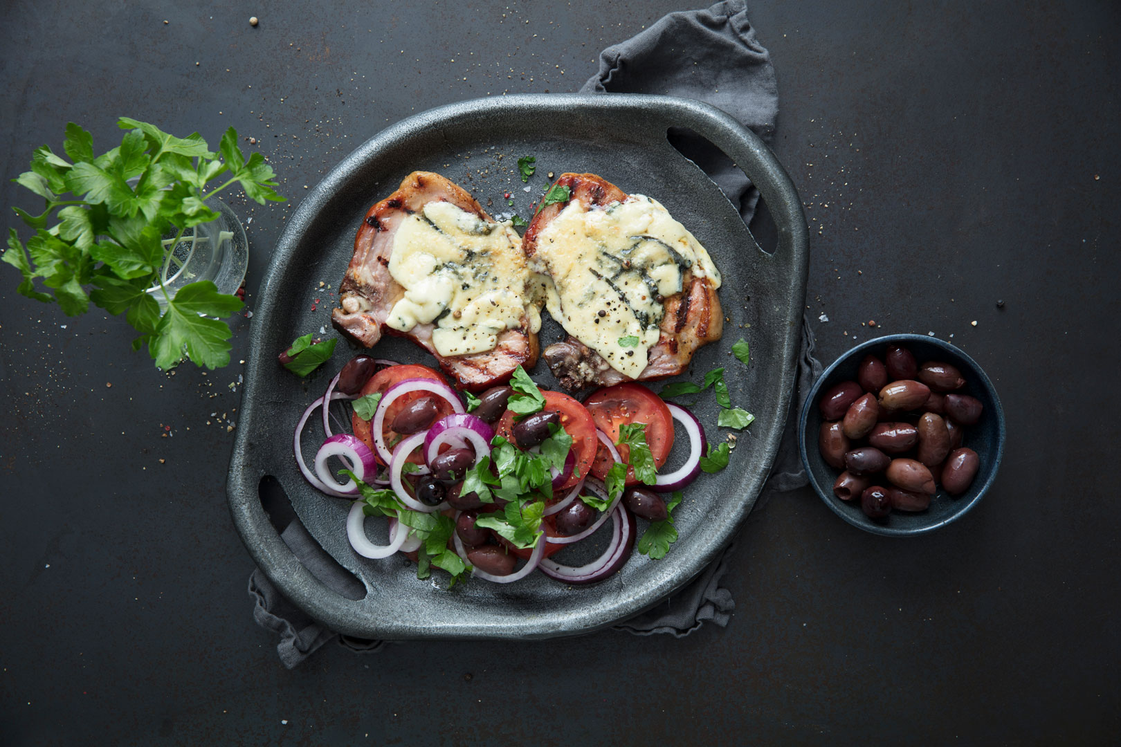 Grillede sommerkoteletter med blåskimmelost Castello®️