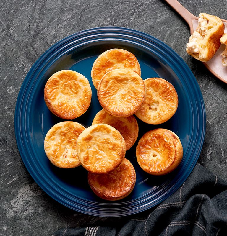 Muffins med Castello® Ananas og Mandel flødeostfyld