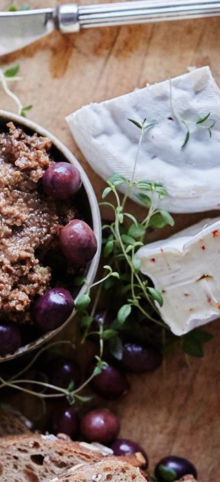 White with chili and olive tapenade