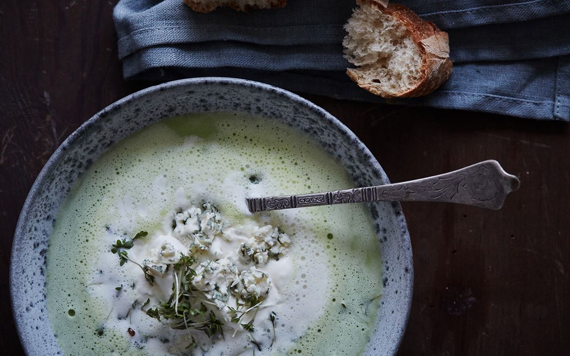 Creamy pea soup with Blue Cheese