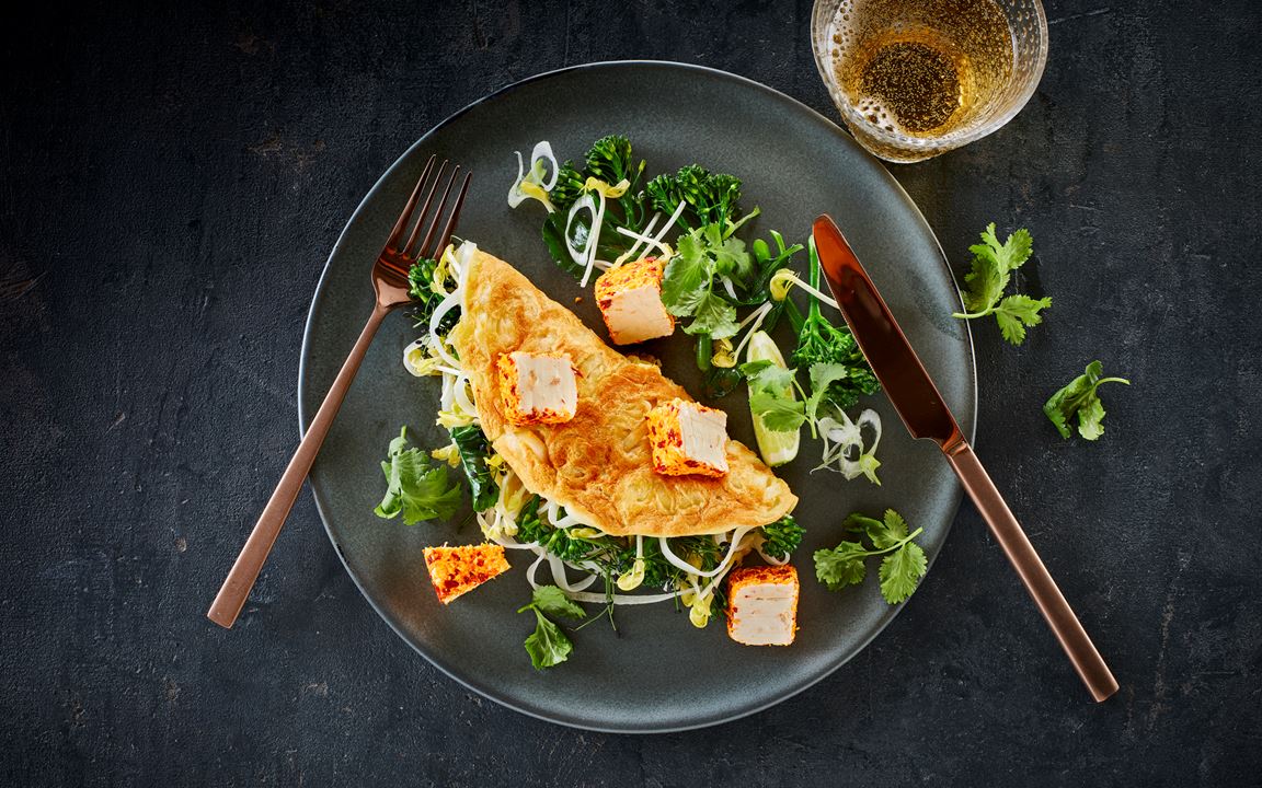 Crispy rice noodle omelette with Castello® Chili & Ginger Cream Cheese