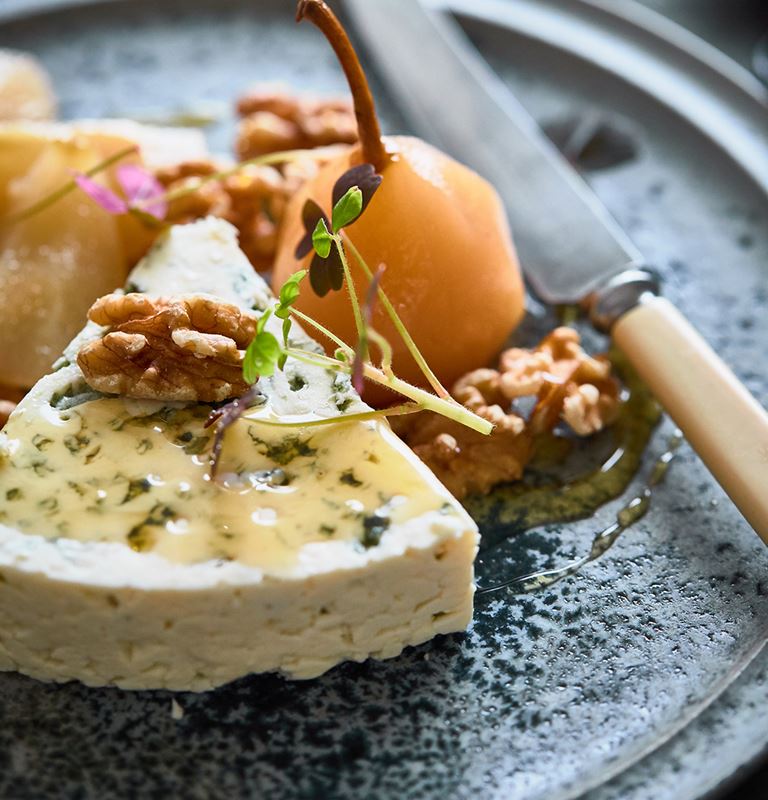 Blue Cheese with pickled pears & walnuts