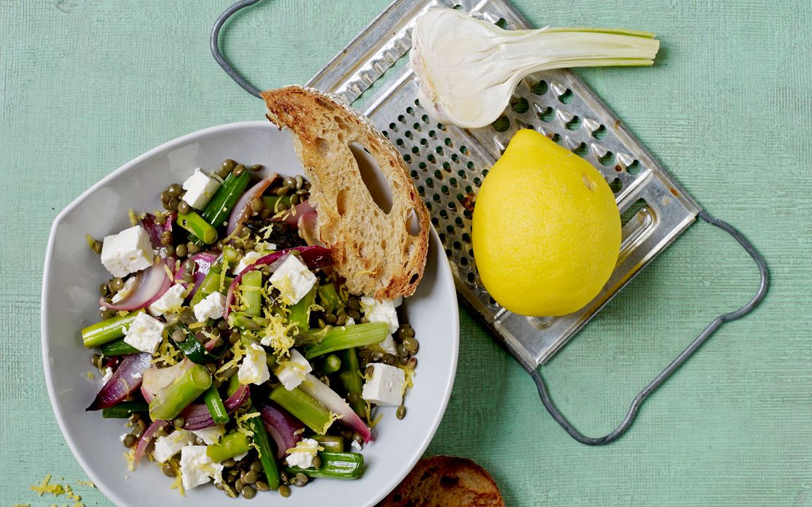 Lentil salad with feta and garlic bread