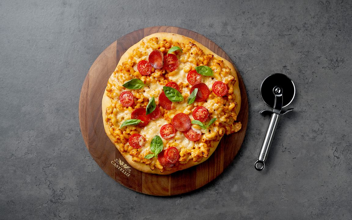 Macaroni and cheese pizza with Castello® Extra Mature Cheddar 