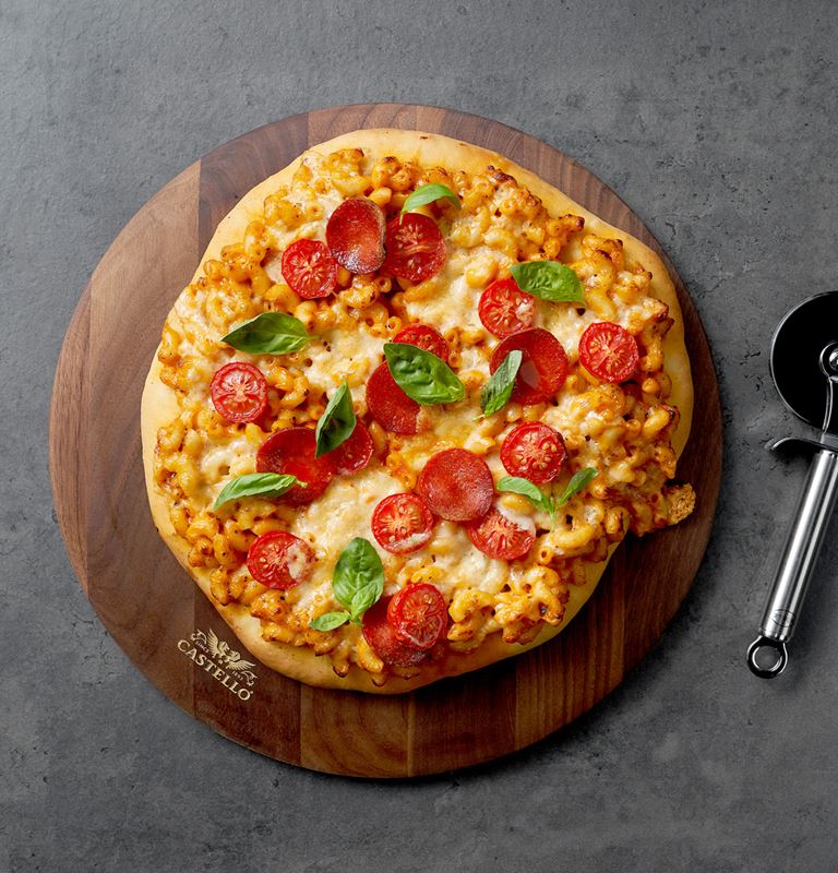 Macaroni and cheese pizza with Castello® Extra Mature Cheddar 