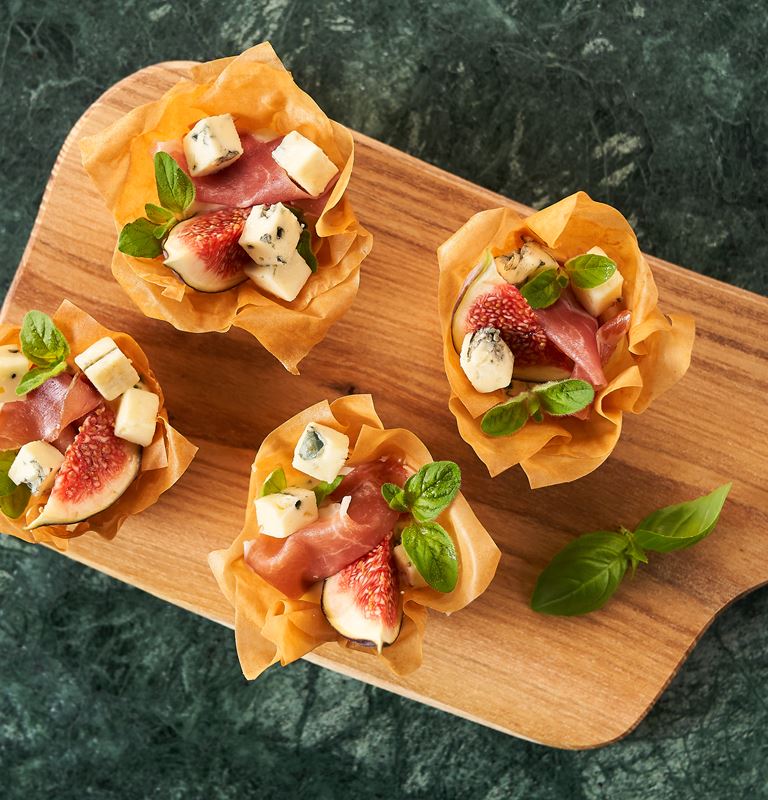 MINI FILO PIES WITH BLUE CHEESE AND HAM