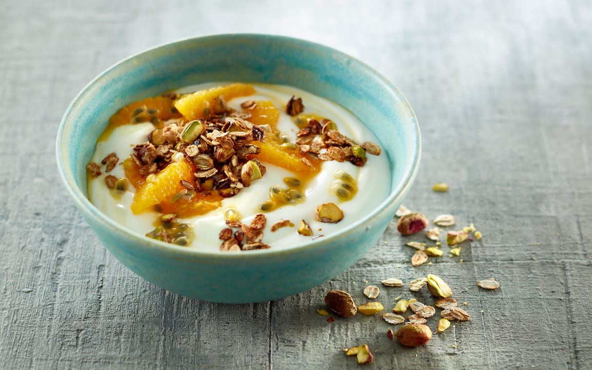 Skyr with orange-passion fruit topping
