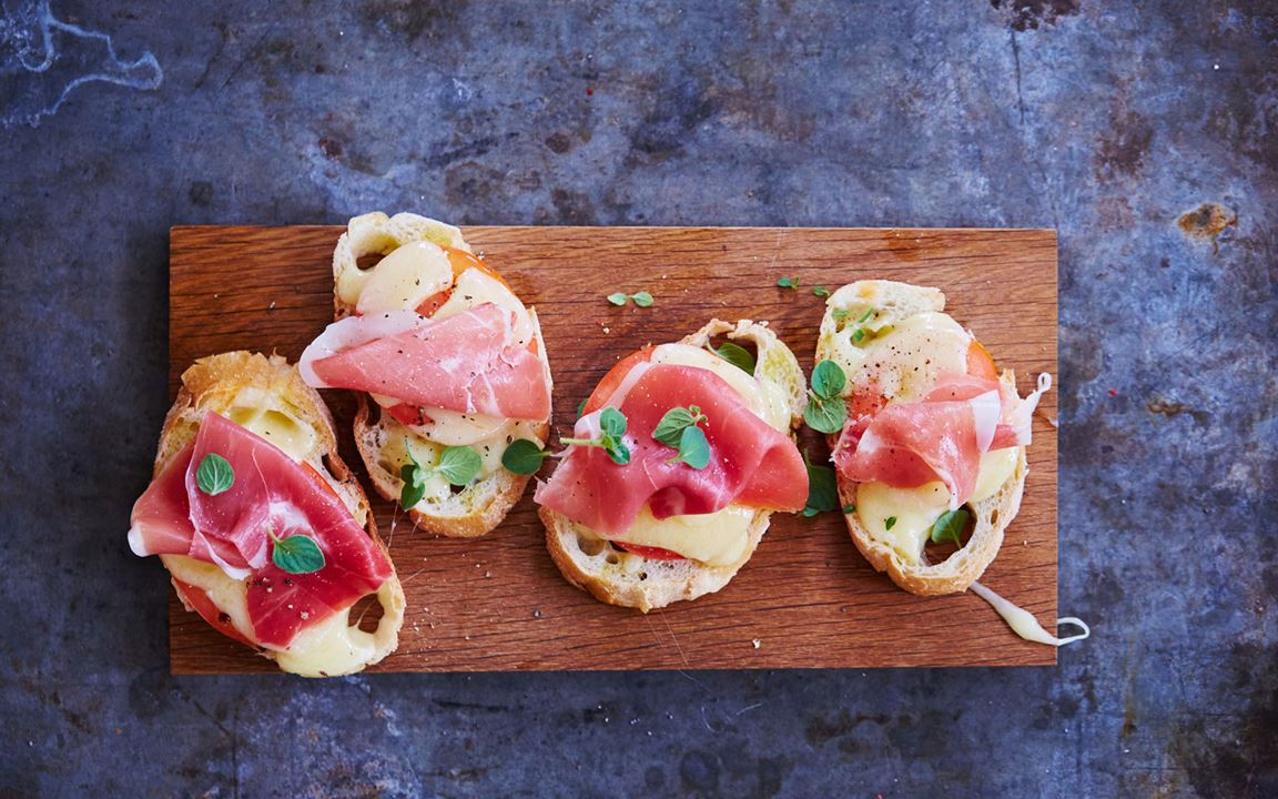 PINCHOS WITH CHEDDAR AND HAM
