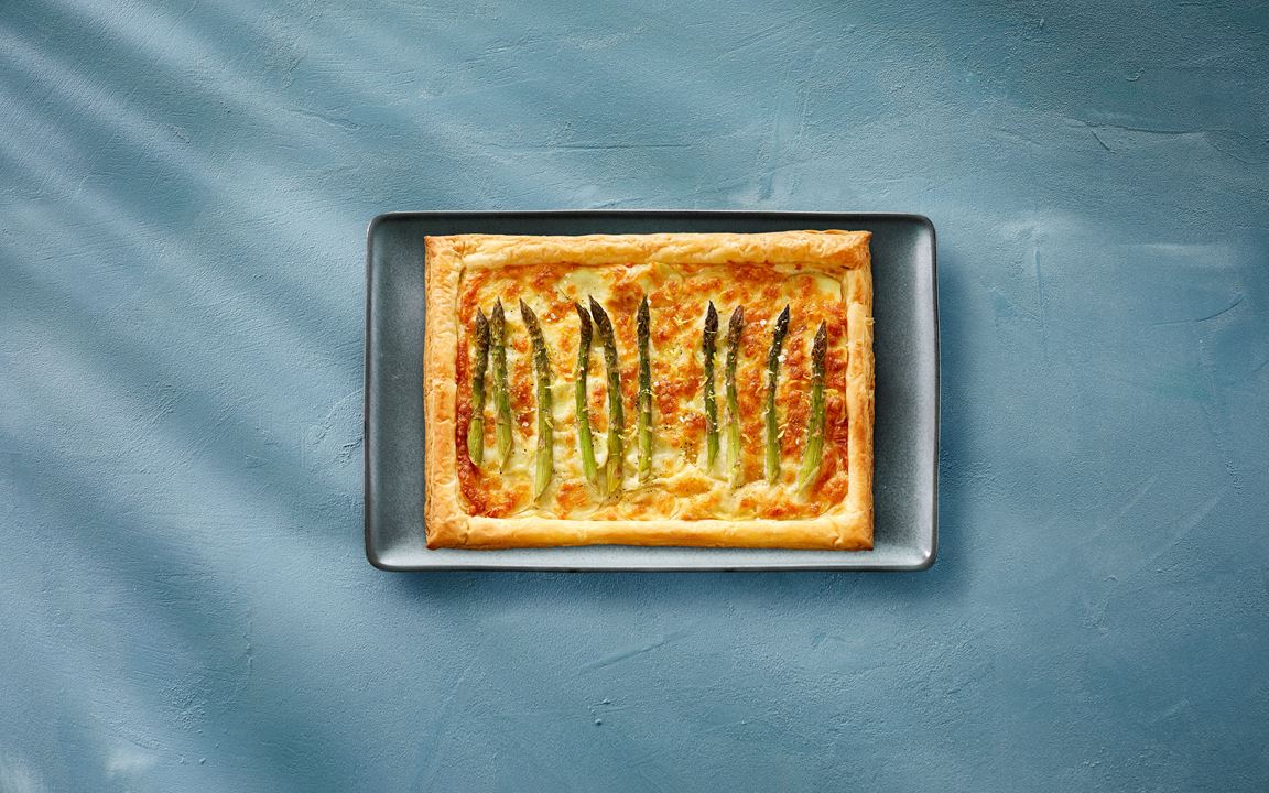 Potato and asparagus puff pastry tart with Castello® cheese bake