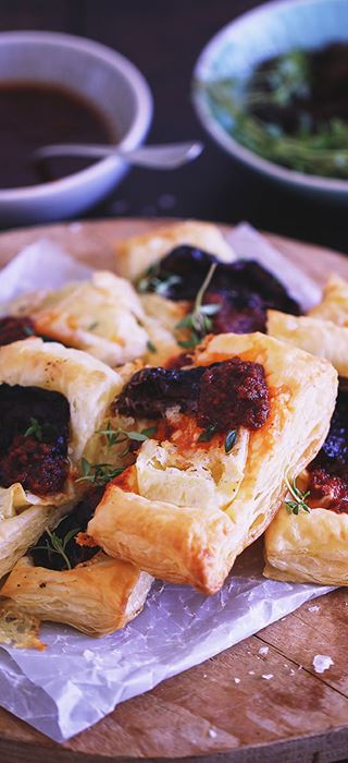 Puff pastry with Creamy White and semi-dried tomatoes