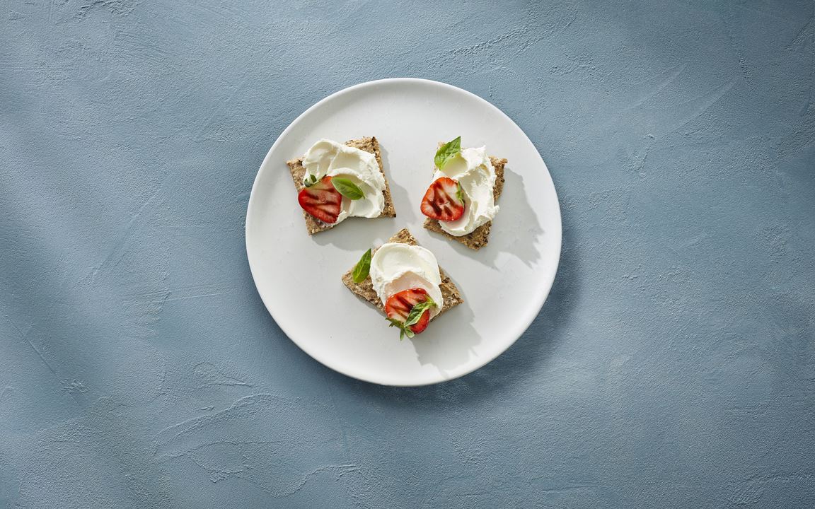 Seed crackers with Castello® whipped cream cheese and strawberries