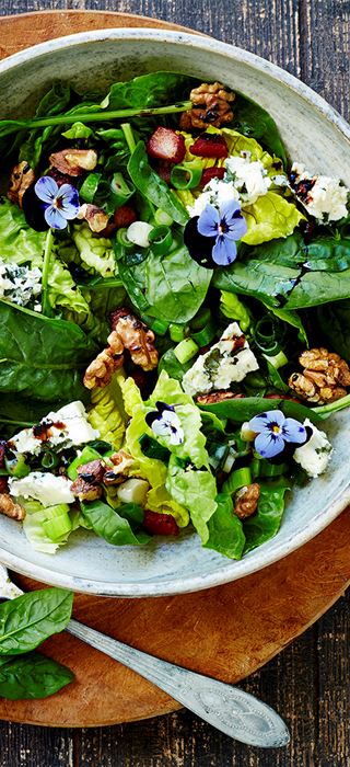 Violet salad with Blue Cheese & walnuts