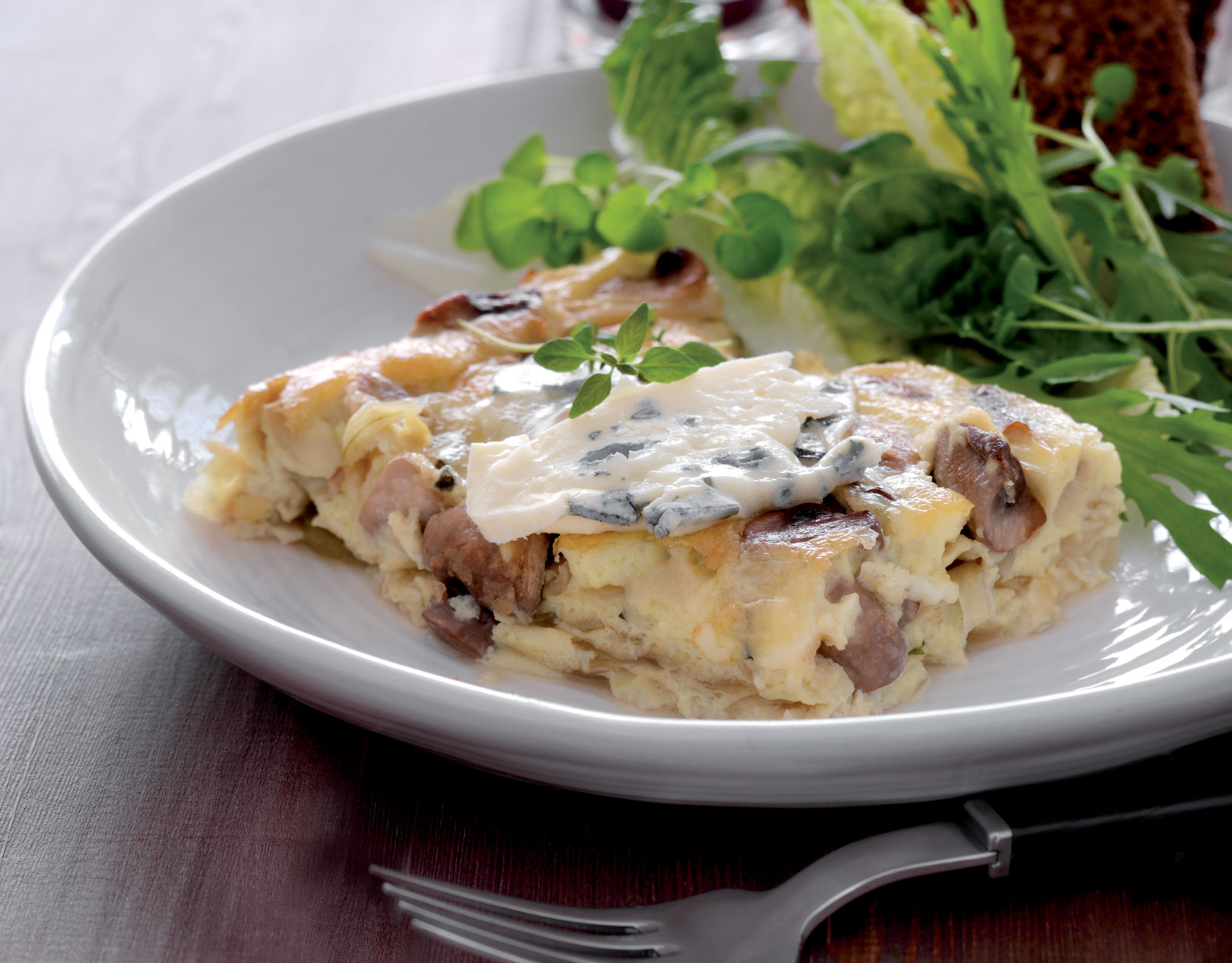 Tortilla med egg, Castello Blå, sopp og løk | Castello